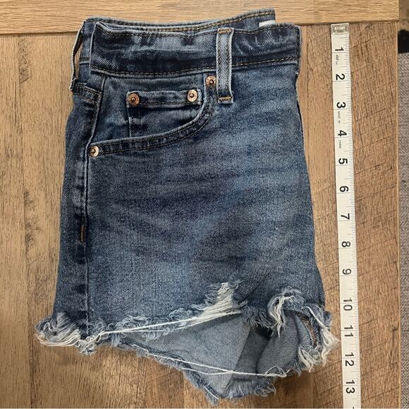 Denizen Denim Shorts Womens Size 6 High Rise Raw Hem Medium Wash Distressed Edgy - Picture 6 of 7